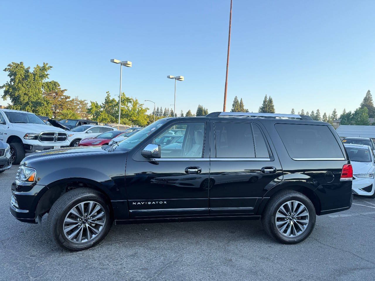 Used 2016 Lincoln Navigator Select AWD/4WD image 4