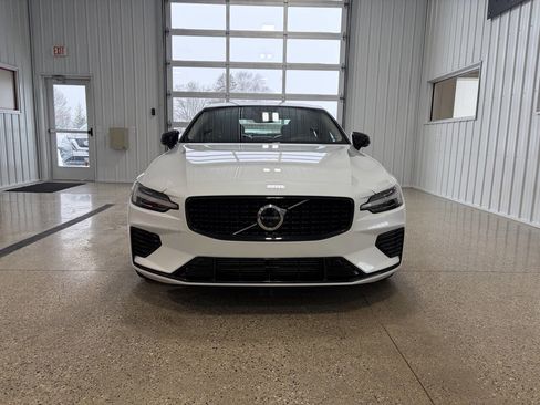 Used 2023 Volvo S60 T8 Plus image 7