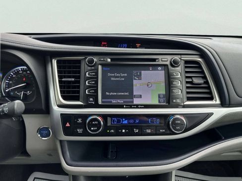 Used 2019 Toyota Highlander Limited Platinum AWD/4WD image 24