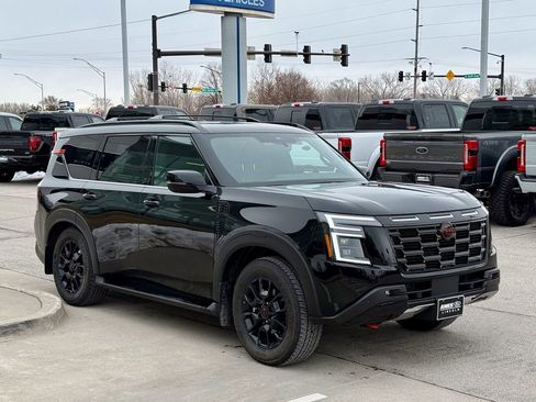 Used 2025 Nissan Armada PRO-4X w/ Pro-4X Premium Package image 7