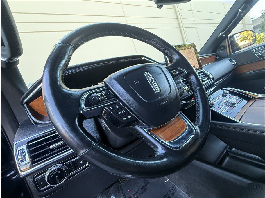 Used 2019 Lincoln Navigator L Select RWD image 14