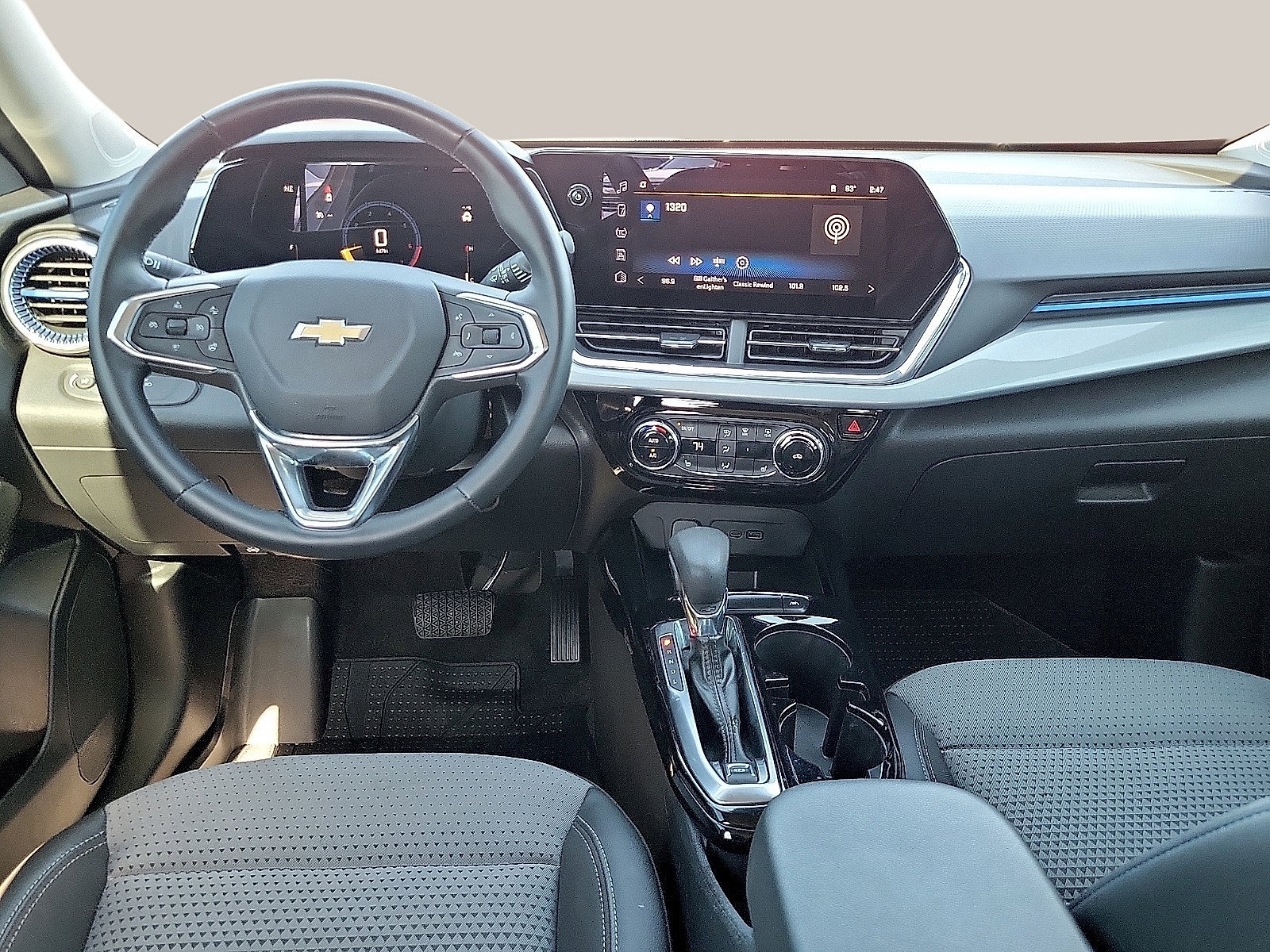 Used 2024 Chevrolet Trax LT w/ Driver Confidence Package FWD image 10