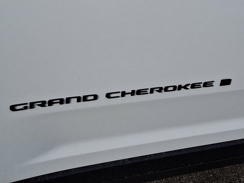 New 2025 Jeep Grand Cherokee Limited image 4