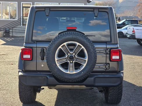 Used 2018 Jeep Wrangler Unlimited Sport image 4