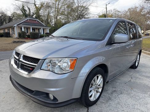 Used 2019 Dodge Grand Caravan SXT image 7