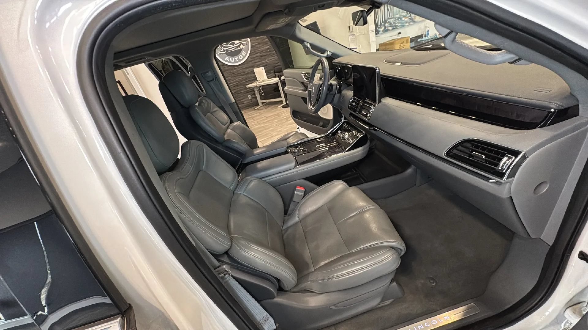Used 2020 Lincoln Navigator L Reserve w/ Luxury Package AWD/4WD image 33