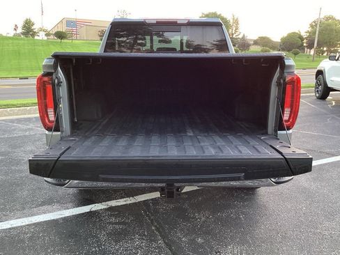 Used 2019 GMC Sierra 1500 SLT w/ SLT Premium Plus Package AWD/4WD image 9