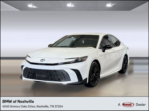 Used 2025 Toyota Camry SE FWD image 1