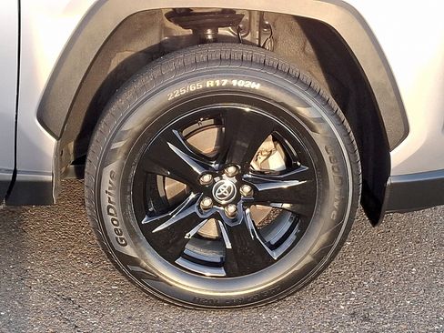 Certified 2021 Toyota RAV4 XLE image 7