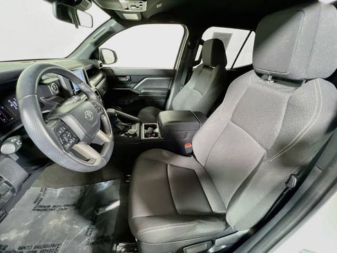 Certified 2025 Toyota 4Runner SR5 AWD/4WD image 17