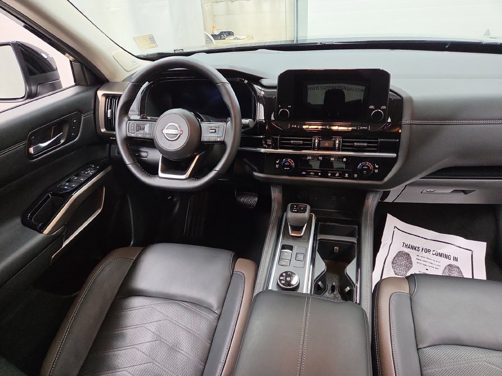 Used 2025 Nissan Pathfinder Platinum AWD/4WD image 13