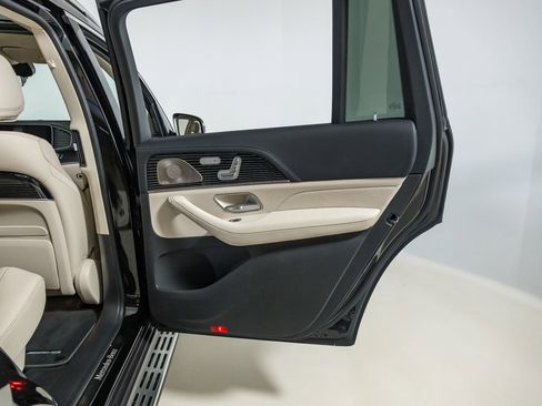 Used 2024 Mercedes-Benz GLS 580 4MATIC image 27