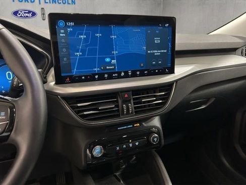 Used 2025 Ford Escape Platinum AWD/4WD image 16