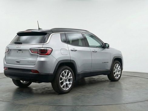 Used 2025 Jeep Compass Limited image 9