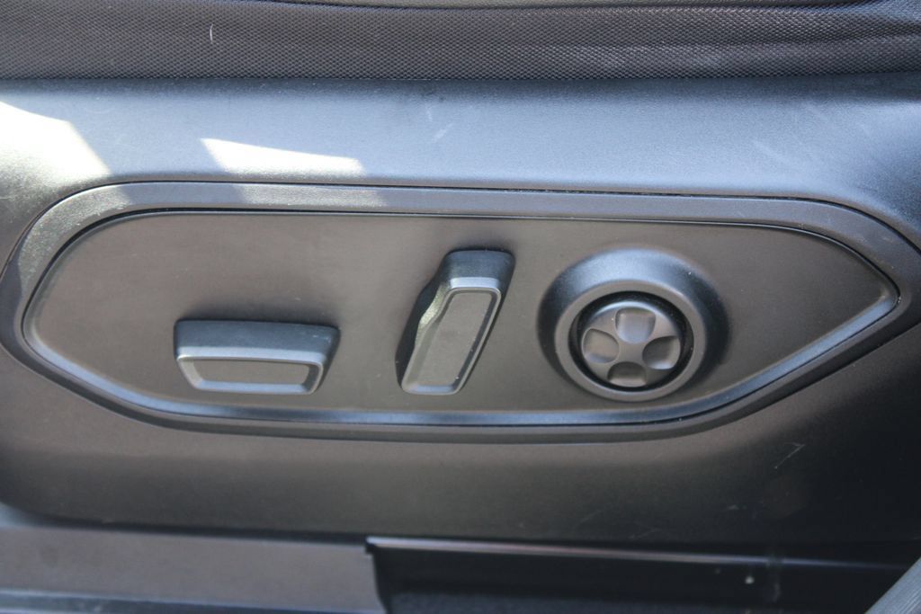 Used 2022 Jeep Grand Cherokee L Limited RWD image 23