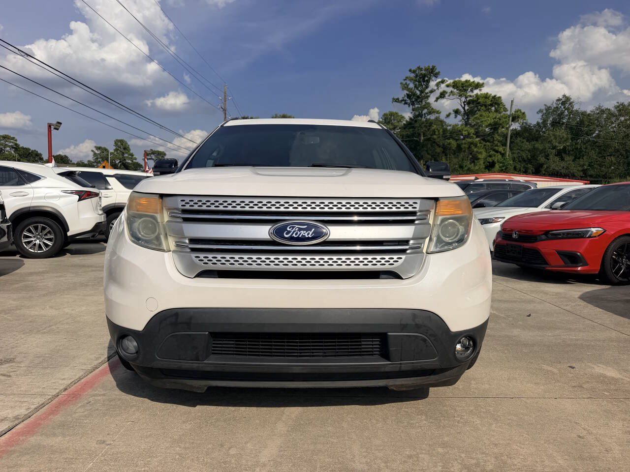 Used 2015 Ford Explorer XLT w/ Equipment Group 202A FWD image 3