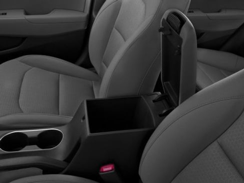 Used 2017 Hyundai Elantra SE image 18