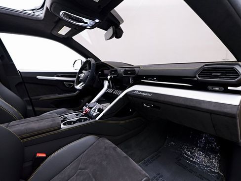 Used 2021 Lamborghini Urus image 45