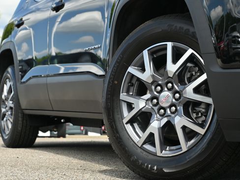 Used 2023 GMC Acadia SLT w/ Preferred Package image 31