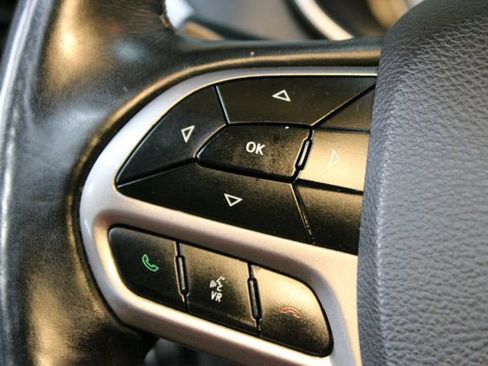 Used 2019 Jeep Cherokee Sport w/ Cold Weather Group AWD/4WD image 21