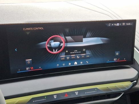 Used 2025 BMW X3 xDrive30i w/ Premium Package image 16