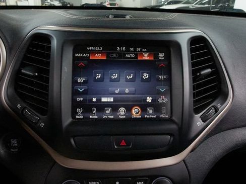 Used 2016 Jeep Cherokee Limited AWD/4WD image 9