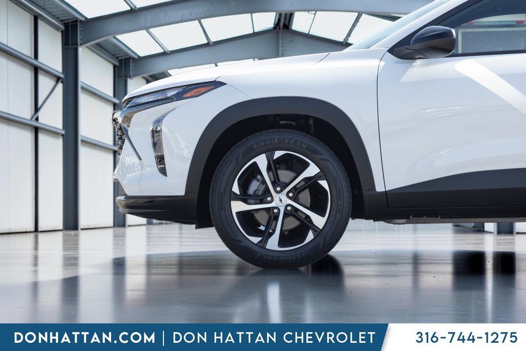 New 2026 Chevrolet Trax RS w/ Sunroof Package FWD image 30