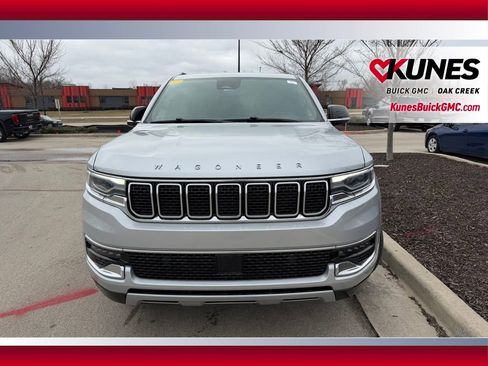 Used 2023 Jeep Wagoneer L Series II image 3