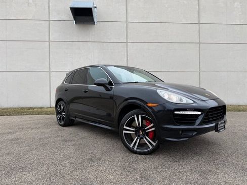 Used 2014 Porsche Cayenne Turbo S image 2
