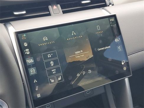 Certified 2025 Land Rover Discovery Sport Dynamic SE image 31