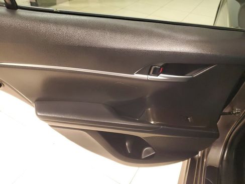 Used 2022 Toyota Camry SE image 13