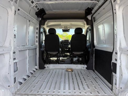 Used 2024 RAM ProMaster 2500 w/ Convenience Group FWD image 5