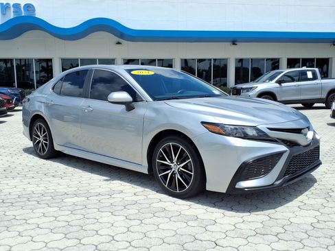 Used 2021 Toyota Camry SE FWD image 13