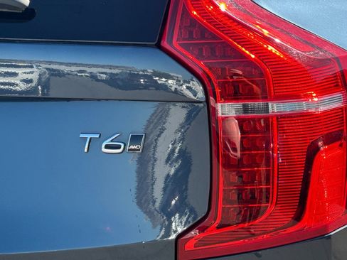 Used 2021 Volvo XC90 T6 Momentum w/ Advanced Package image 12