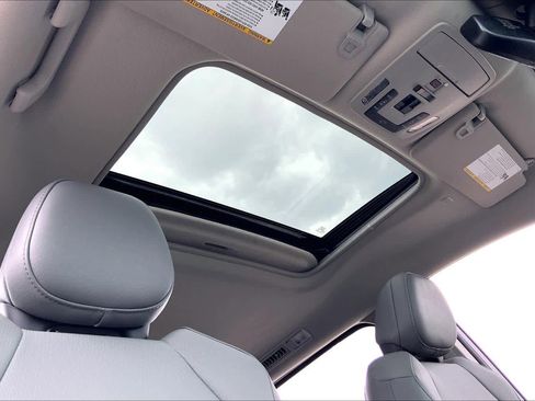 Certified 2024 Toyota Sienna XLE FWD image 14