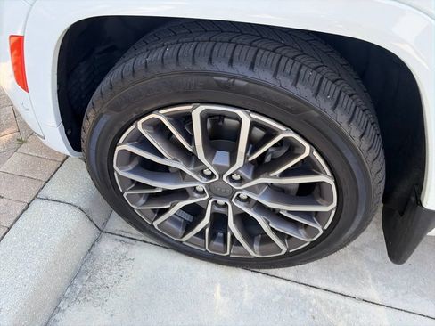Used 2024 Jeep Grand Cherokee L Summit AWD/4WD image 4
