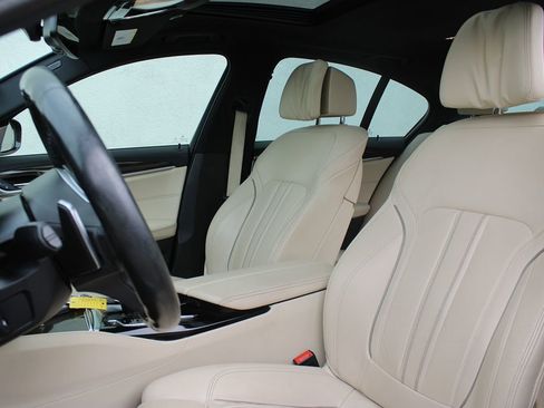 Used 2018 BMW M550i xDrive image 17