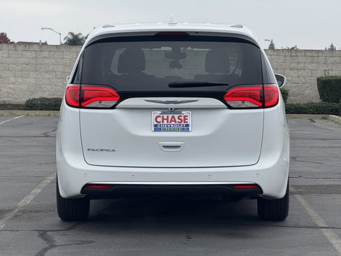 Used 2018 Chrysler Pacifica Touring Plus image 6