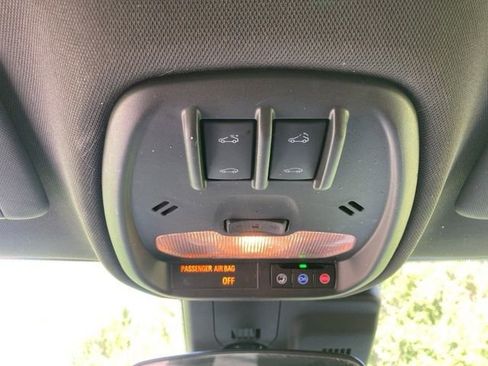 Used 2024 Chevrolet Trax RS w/ Sunroof Package FWD image 21