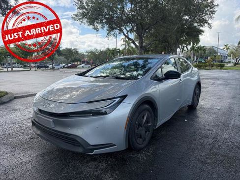 Used 2023 Toyota Prius LE FWD image 1