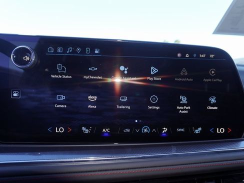 Used 2025 Chevrolet Suburban RST image 18