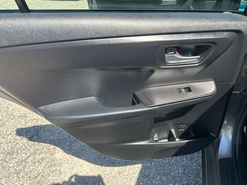 Used 2017 Toyota Camry SE image 13
