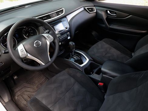 Used 2016 Nissan Rogue S FWD image 4
