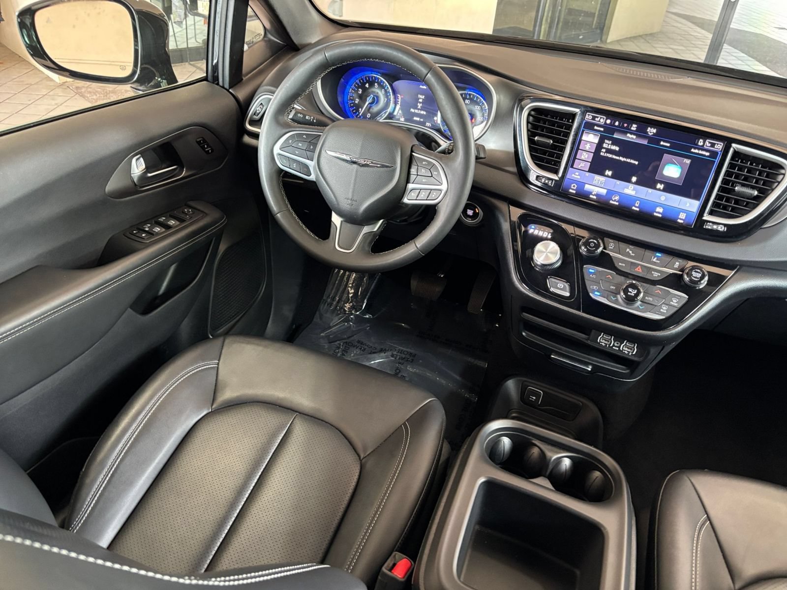 Used 2025 Chrysler Pacifica Select FWD image 35