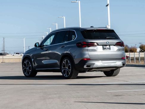 New 2026 BMW X5 xDrive50e image 2