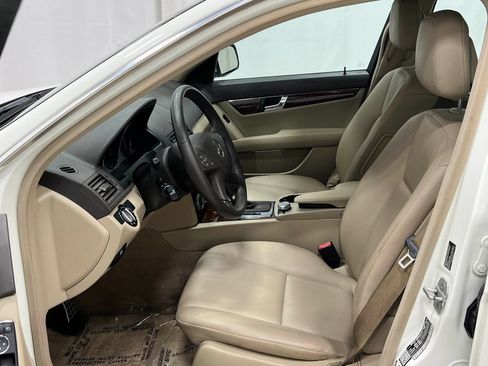 Used 2009 Mercedes-Benz C 300 Sedan image 13