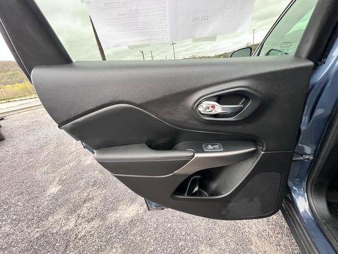 Used 2020 Jeep Cherokee Latitude Plus w/ Cold Weather Group AWD/4WD image 24