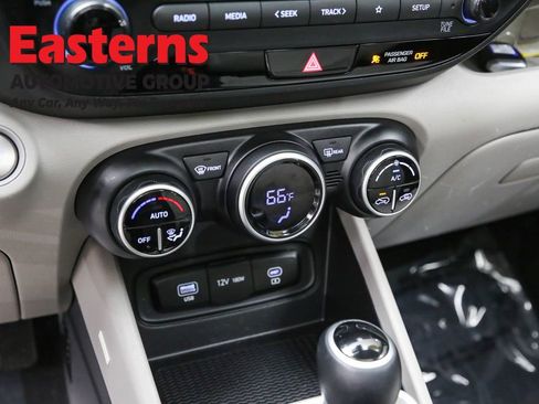 Used 2025 Hyundai Venue SEL image 21