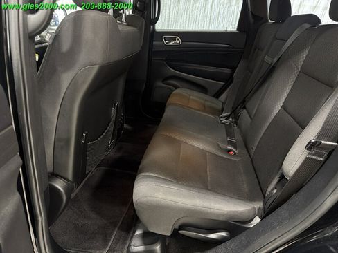 Used 2018 Jeep Grand Cherokee Laredo AWD/4WD image 9