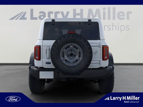 New 2025 Ford Bronco Outer Banks w/ Sasquatch Package AWD/4WD image 5